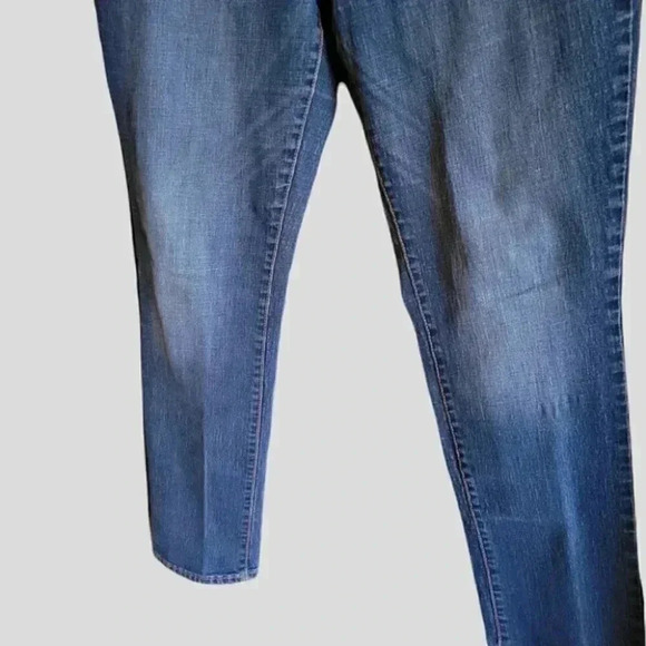 Old Navy Woman's Mid Rise Jeans size 14 long - Picture 6 of 8